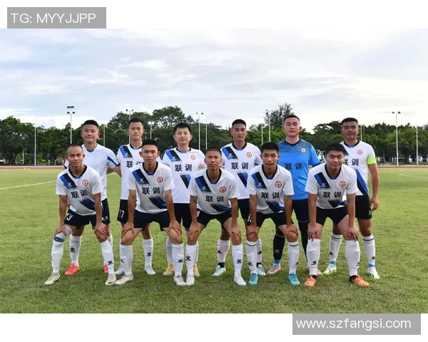 足球明星齐聚一堂激情四溢的多人海报展现足球魅力与团队精神 足球明星齐聚一堂激情四溢的多人海报展现足球魅力与团队精神