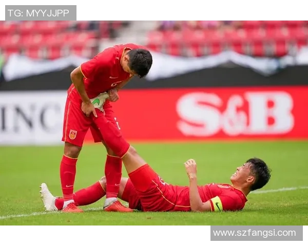 香港足球明星队荣获殊荣领奖盛况精彩瞬间回顾